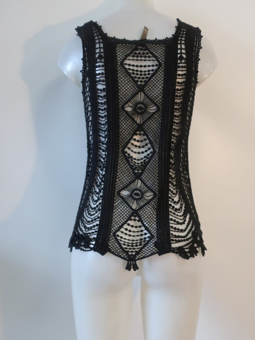 Womens XCVI Black Crochet Tank Top Sz 1/S - Picture 4 of 6